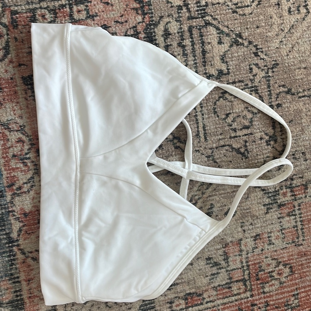 White balance sports bra! Good quality, lightly worn (maybe 3/4 times)